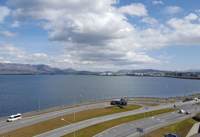 اتاق استاندارد با چشم‌انداز دریا, Center Hotels Arnarhvoll