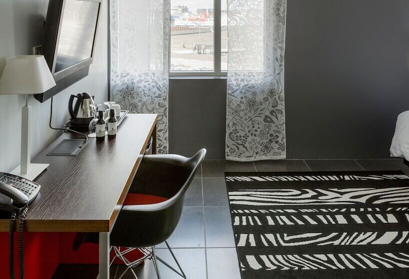 اتاق استاندارد با چشمانداز دریا, Center Hotels Arnarhvoll