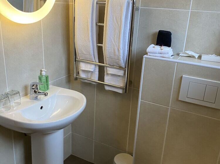 غرفة قياسية, Cotswold House