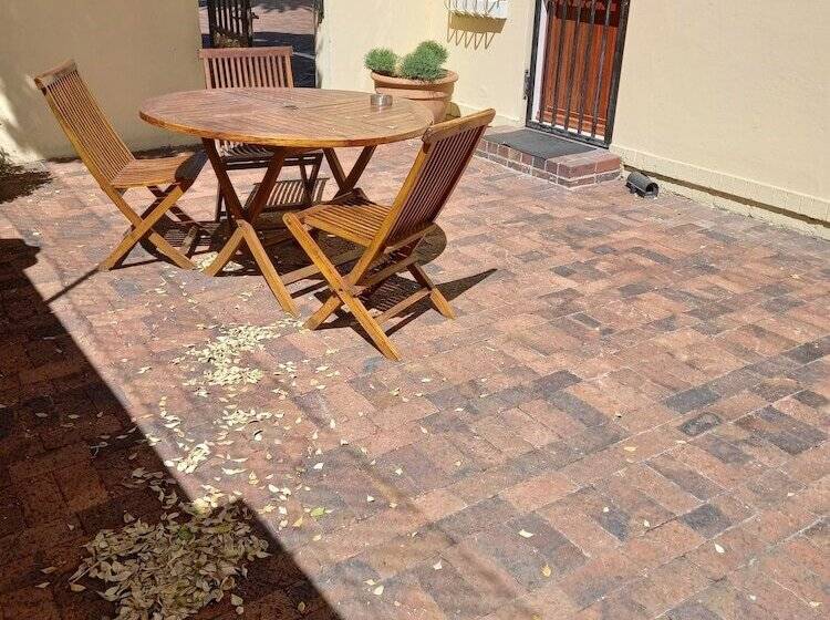 غرفة قياسية, Cotswold House