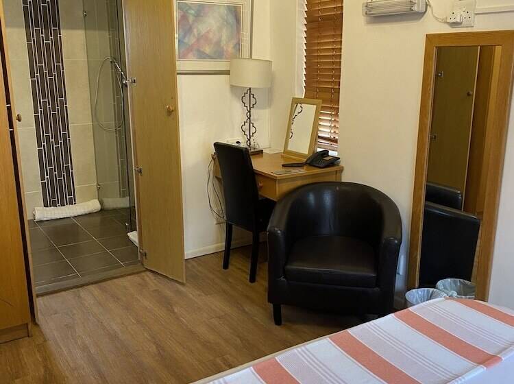 غرفة قياسية, Cotswold House