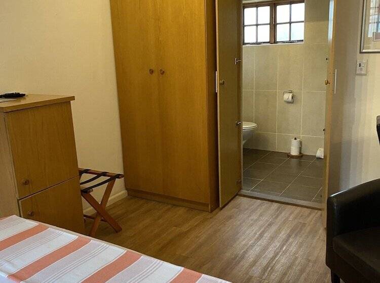 غرفة قياسية, Cotswold House