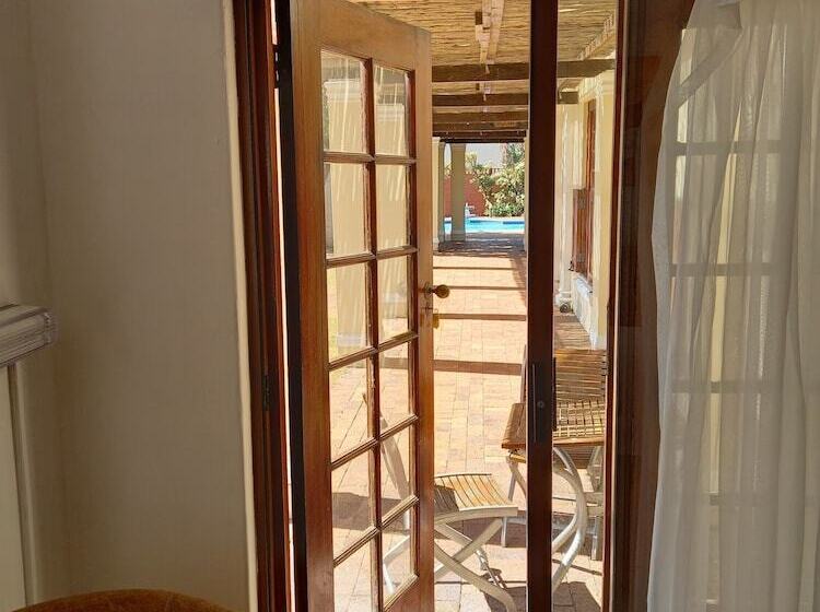 غرفة تنفيذية, Cotswold House