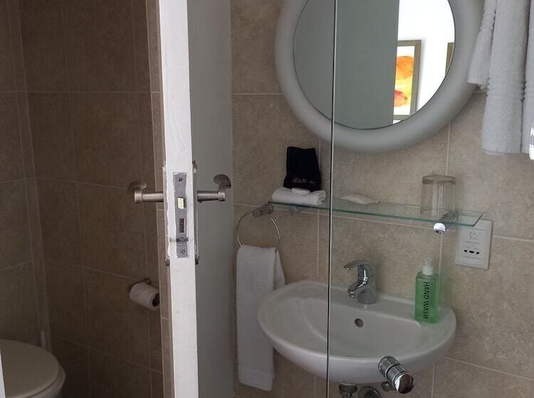 غرفة قياسية فردية, Cotswold House