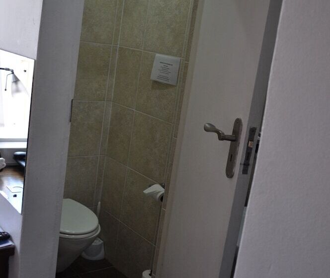 غرفة قياسية فردية, Cotswold House