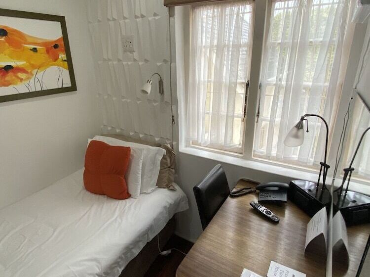 غرفة قياسية فردية, Cotswold House