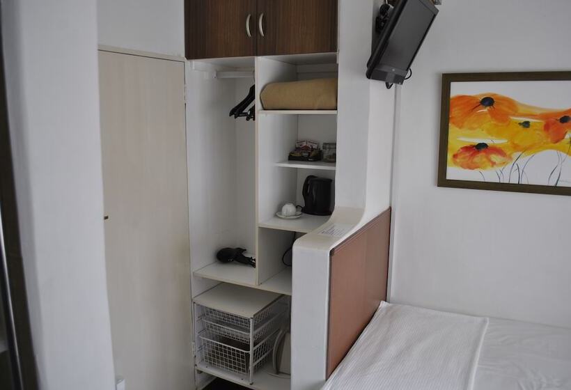 غرفة قياسية فردية, Cotswold House