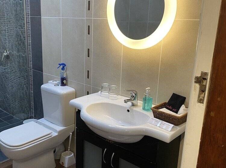 غرفة تنفيذية, Cotswold House