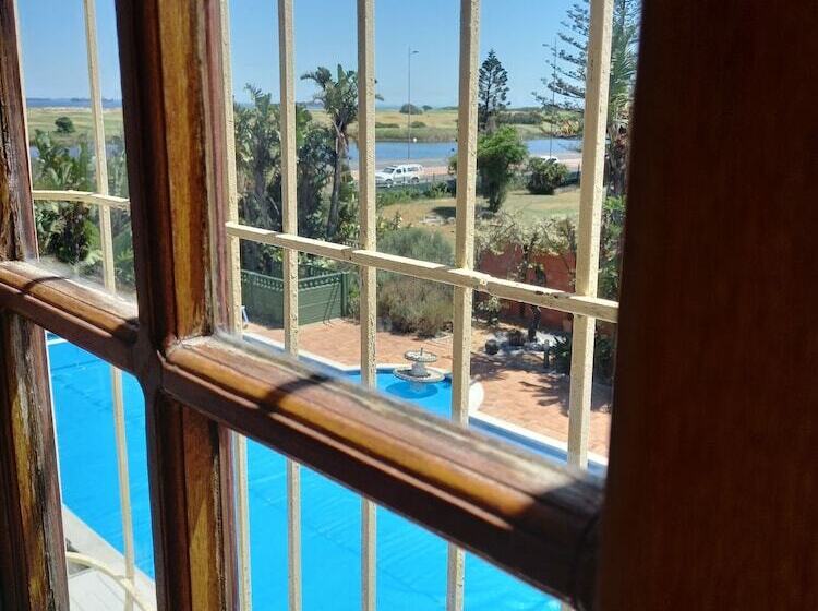 غرفة تنفيذية, Cotswold House