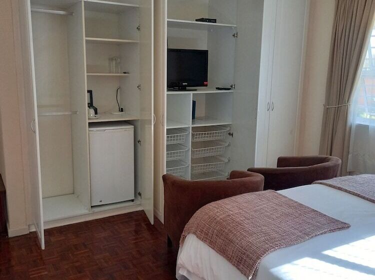 غرفة قياسية, Cotswold House