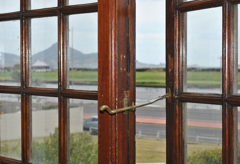 غرفة قياسية, Cotswold House