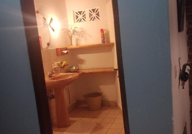 اتاق لوکس با تخت بزرگ, Dik Dik