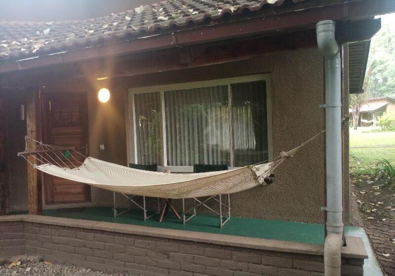 اتاق لوکس با تخت بزرگ, Dik Dik