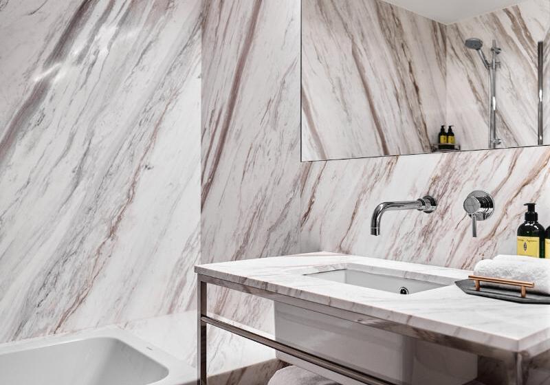 חדר משפחתי, Jal City Naha