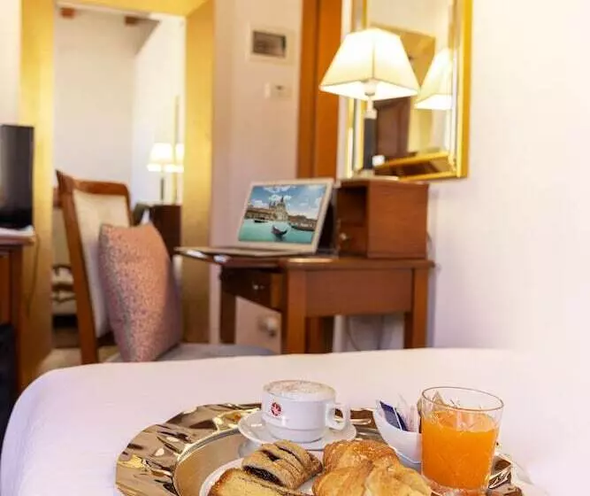 اتاق استاندارد یک نفره, Venice Resort Airport