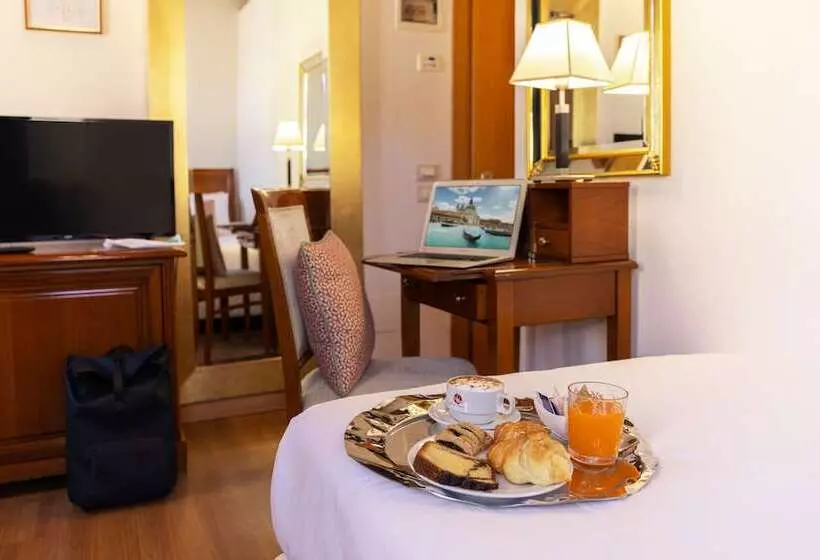 اتاق استاندارد یک نفره, Venice Resort Airport