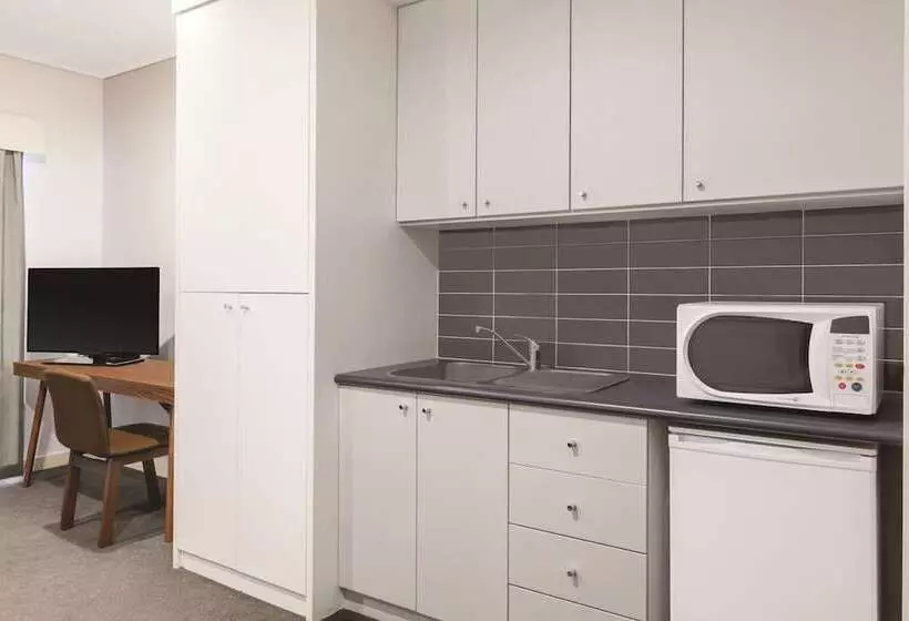 استودیوی استاندارد, Adina Apartment Hotel Perth Barrack Plaza