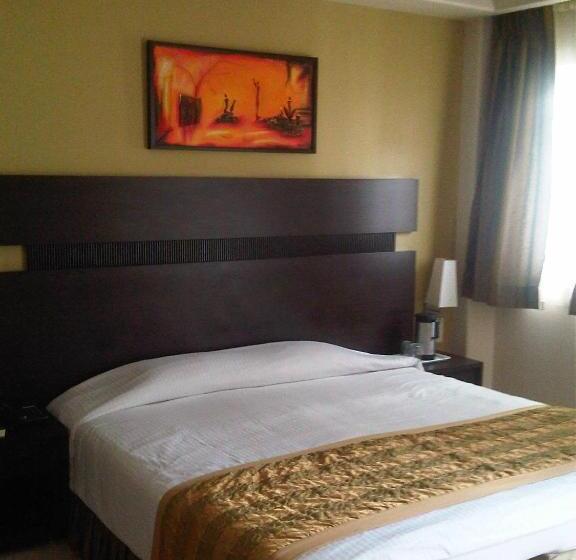 디럭스 룸, Chateau Windsor Hotel   Marine Drive