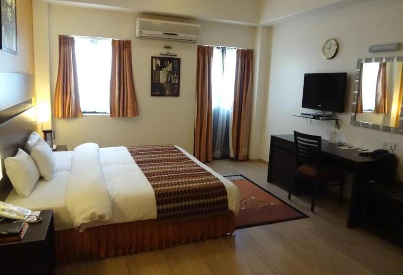 디럭스 트리플 룸, Chateau Windsor Hotel   Marine Drive