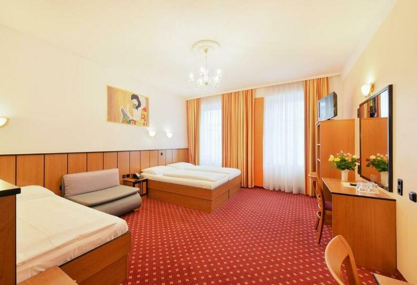 اتاق استاندارد سه نفره, Garten  Und Kunsthotel Gabriel City