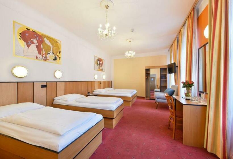 4인용 수피리어 룸, Garten  Und Kunsthotel Gabriel City