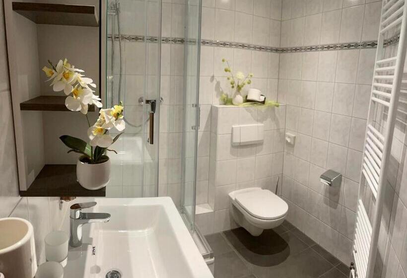 Номер Стандарт, Altdeutsche Weinstube  Superior