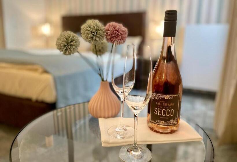 Номер Стандарт Трехместный, Altdeutsche Weinstube  Superior