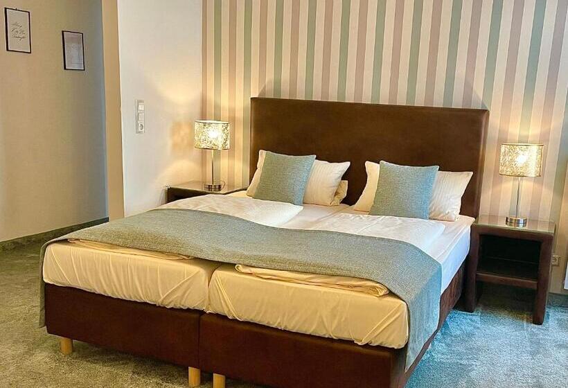 Номер Стандарт Трехместный, Altdeutsche Weinstube  Superior