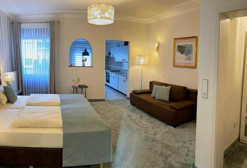 Номер Стандарт Трехместный, Altdeutsche Weinstube  Superior