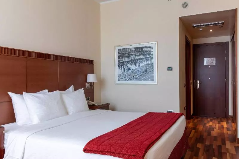 اتاق لوکس با تخت بزرگ, Courtyard By Marriott Venice Airport