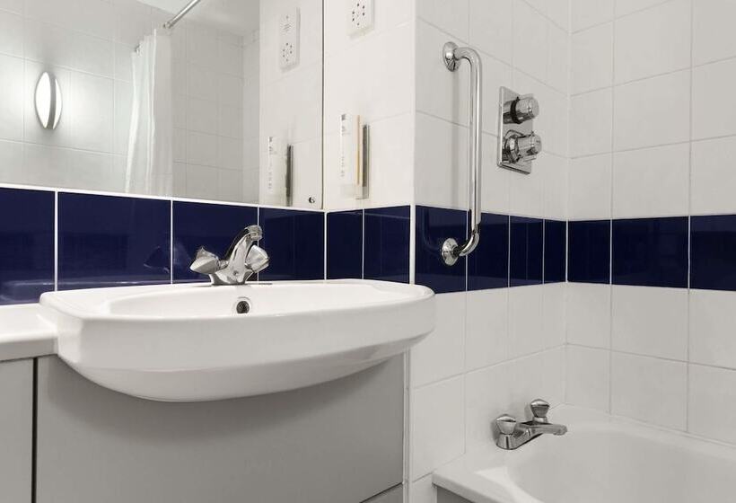 Номер Стандарт, Days Inn Hotel Abington   Glasgow