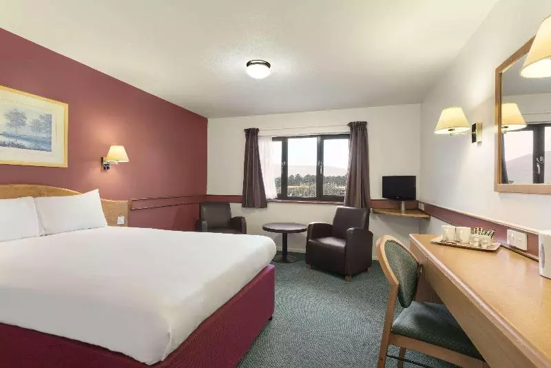 Perhehuone, Days Inn Hotel Abington   Glasgow