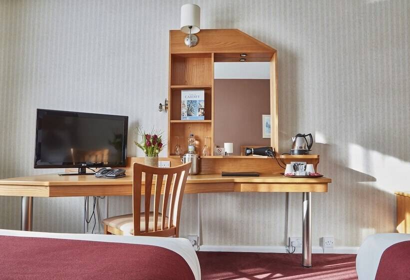 带2个双人床的标准工作室, Future Inn Cardiff Bay