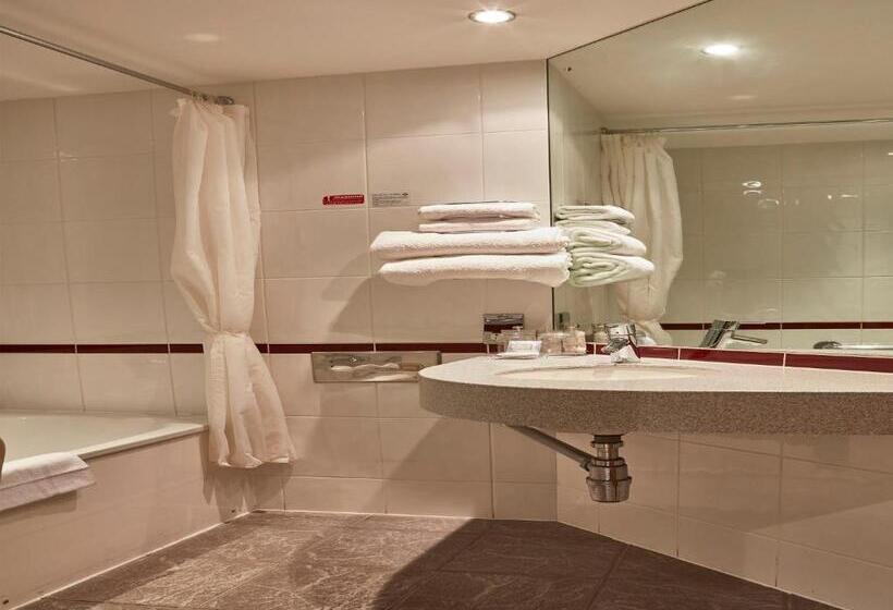 带2个双人床的标准工作室, Future Inn Cardiff Bay