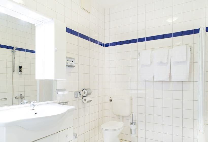 اتاق استاندارد سه نفره, Garten  Und Kunsthotel Gabriel City