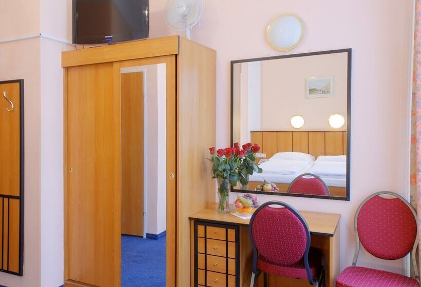 اتاق استاندارد سه نفره, Garten  Und Kunsthotel Gabriel City