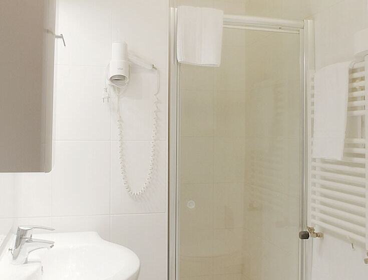 اتاق استاندارد چهار تخته, Garten  Und Kunsthotel Gabriel City