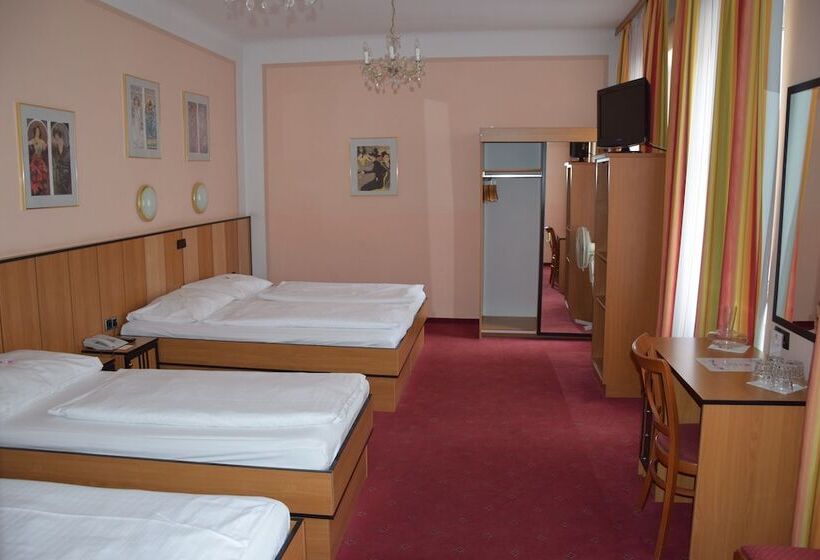 4인용 수피리어 룸, Garten  Und Kunsthotel Gabriel City