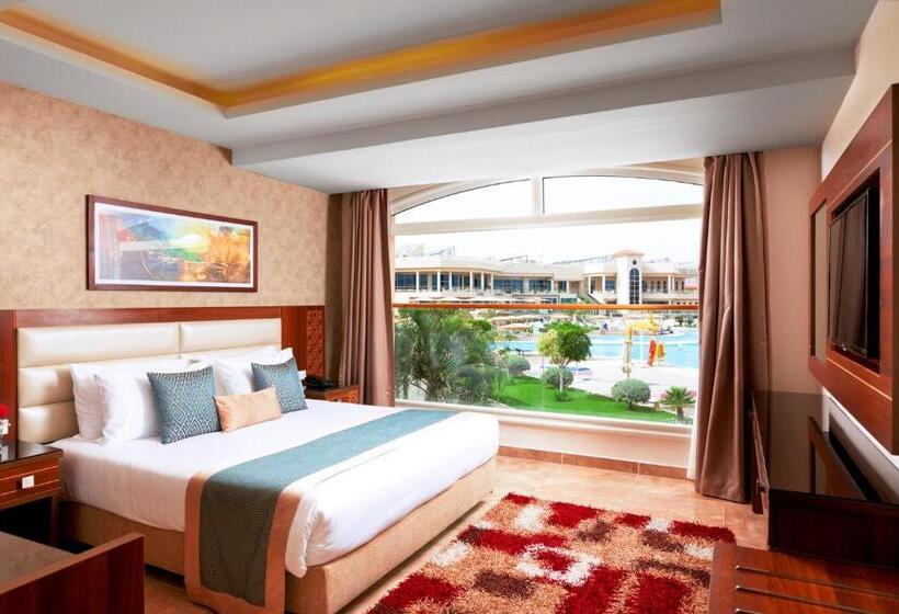 Habitación Triple Estándar Vista Piscina, Pickalbatros Royal Moderna Sharm  Aqua Park