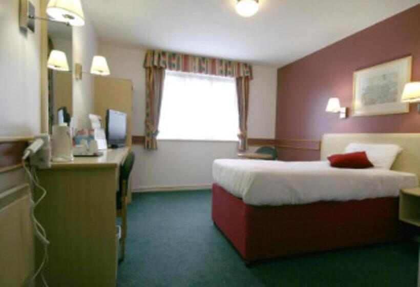 غرفة قياسية لذوى الاحتياجات الخاصة, Ramada London South Mimms