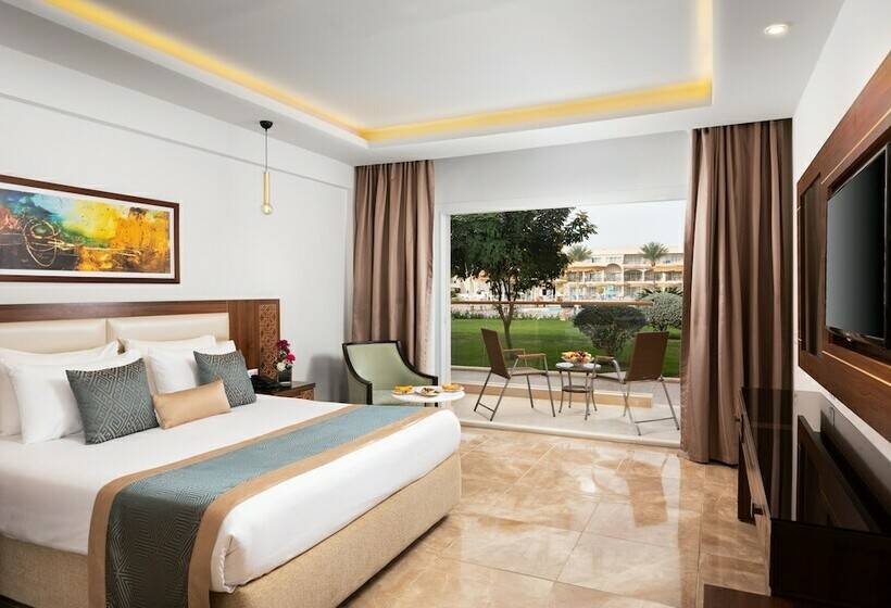 Habitación Triple Deluxe, Pickalbatros Royal Moderna Sharm  Aqua Park