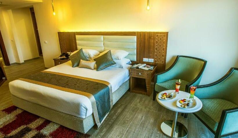 Habitación Triple Deluxe Vista Mar, Pickalbatros Royal Moderna Sharm  Aqua Park