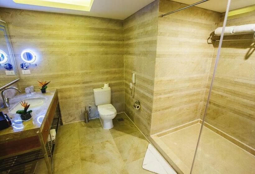 Habitación Triple Deluxe Vista Mar, Pickalbatros Royal Moderna Sharm  Aqua Park