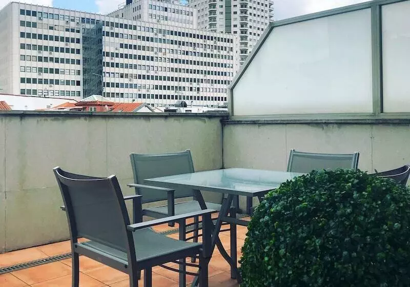 سوییت خانوادگی, Suites Viena Plaza De Espana