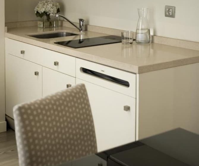 سوییت خانوادگی, Suites Viena Plaza De Espana