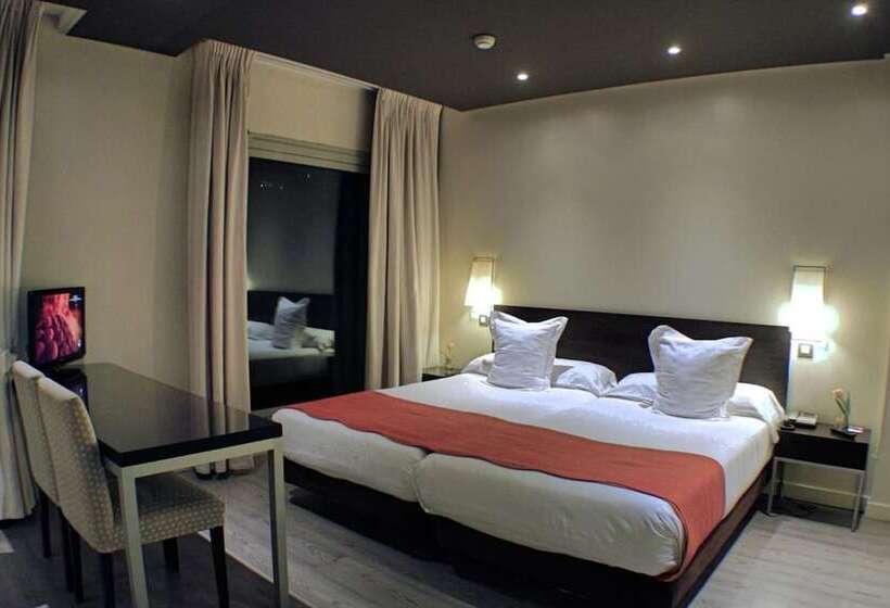 سوییت خانوادگی, Suites Viena Plaza De Espana