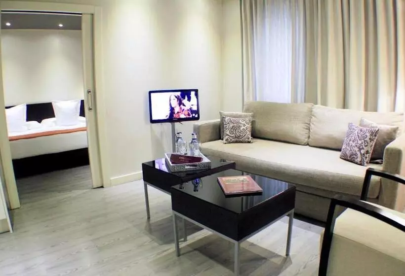 اتاق لوکس خانوادگی, Suites Viena Plaza De Espana