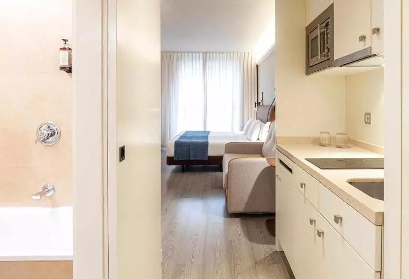 اتاق راحتی سه تخته, Suites Viena Plaza De Espana