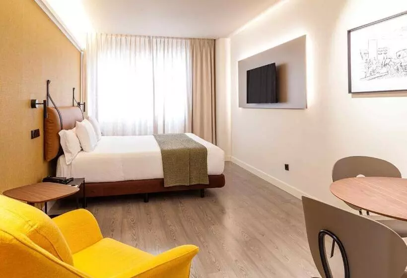 استودیو خانوادگی, Suites Viena Plaza De Espana