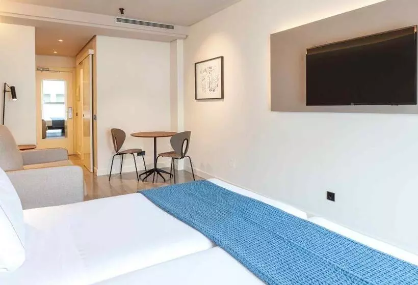 اتاق راحتی سه تخته, Suites Viena Plaza De Espana